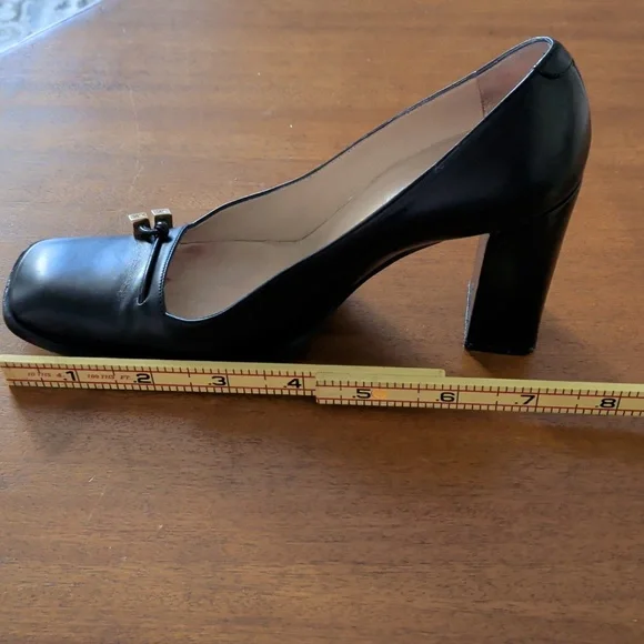 Louis Vuitton Black Leather Charmed Cube Vintage Pumps. SZ 6.5. - Picture 10 of 10